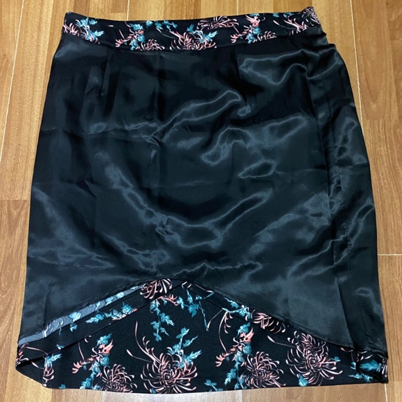 Mark by Avon  Women's Dandelion Wrap Skirt Size XL - Picture 2 of 5